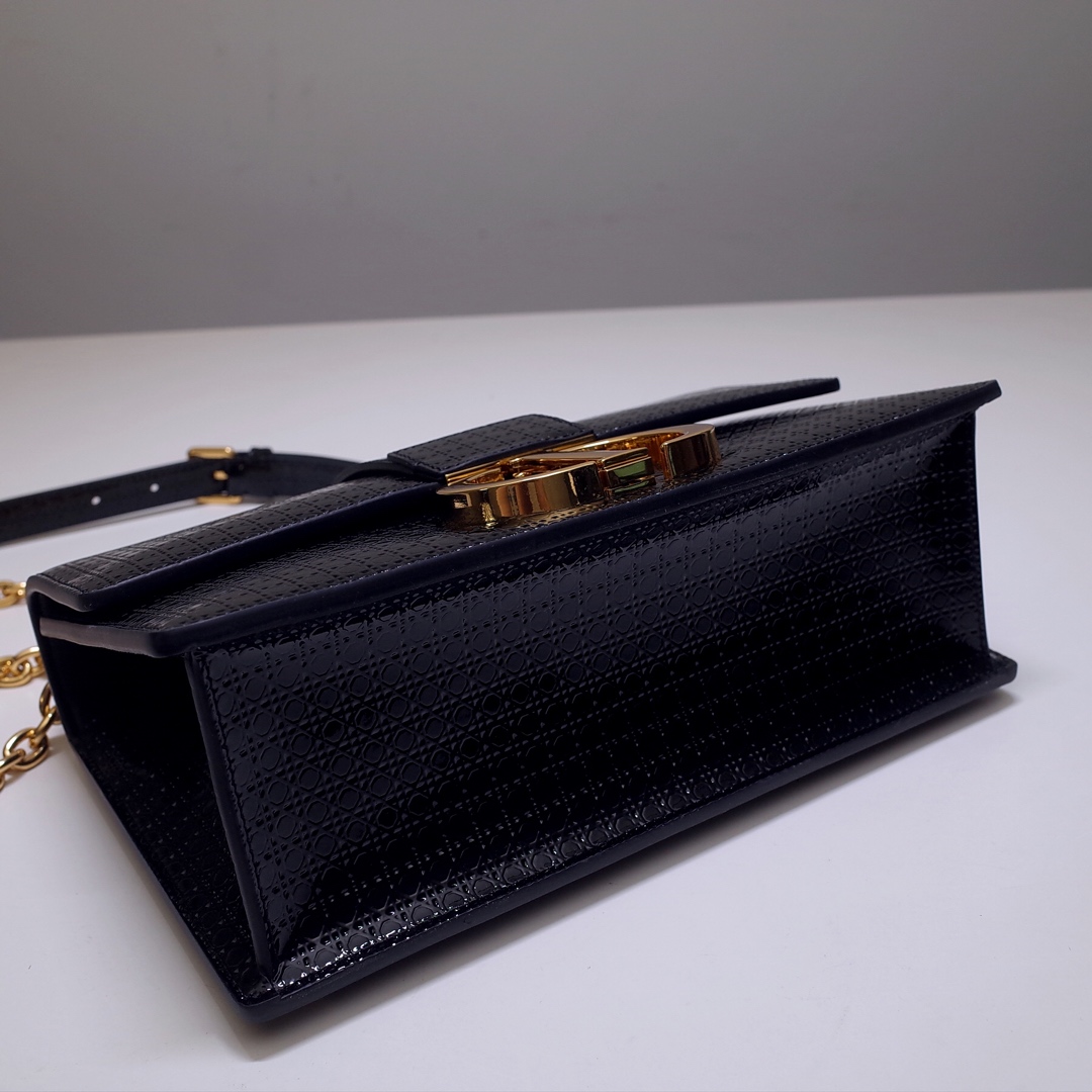 30 Montaigne Chain Bag Black Calfskin